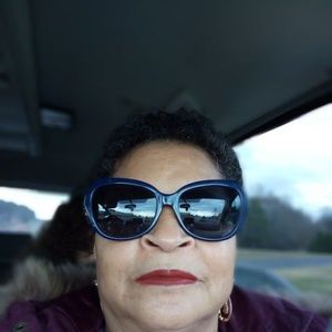 Meet your Posher, Denise